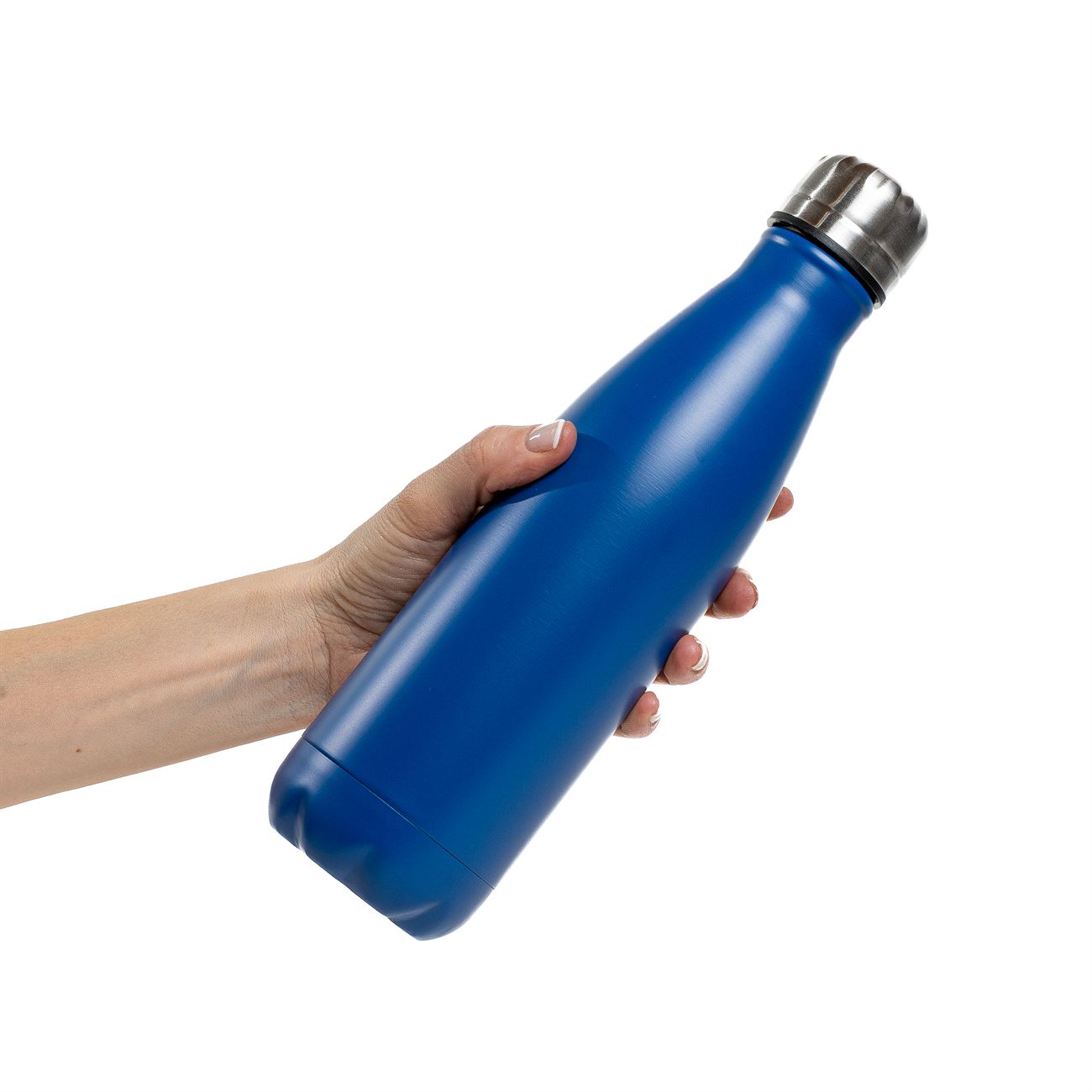 Descripción: Botella metálica pared simple de acero. Tapa a rosca con cierre hermético plástico con aro interno de silicona. Capacidad 750cc. Caja contenedora de cartón blanco