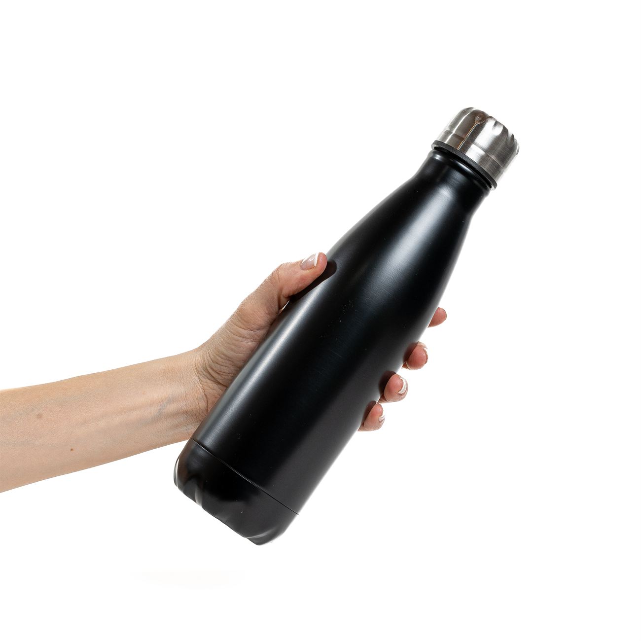 Descripción: Botella metálica pared simple de acero. Tapa a rosca con cierre hermético plástico con aro interno de silicona. Capacidad 750cc. Caja contenedora de cartón blanco